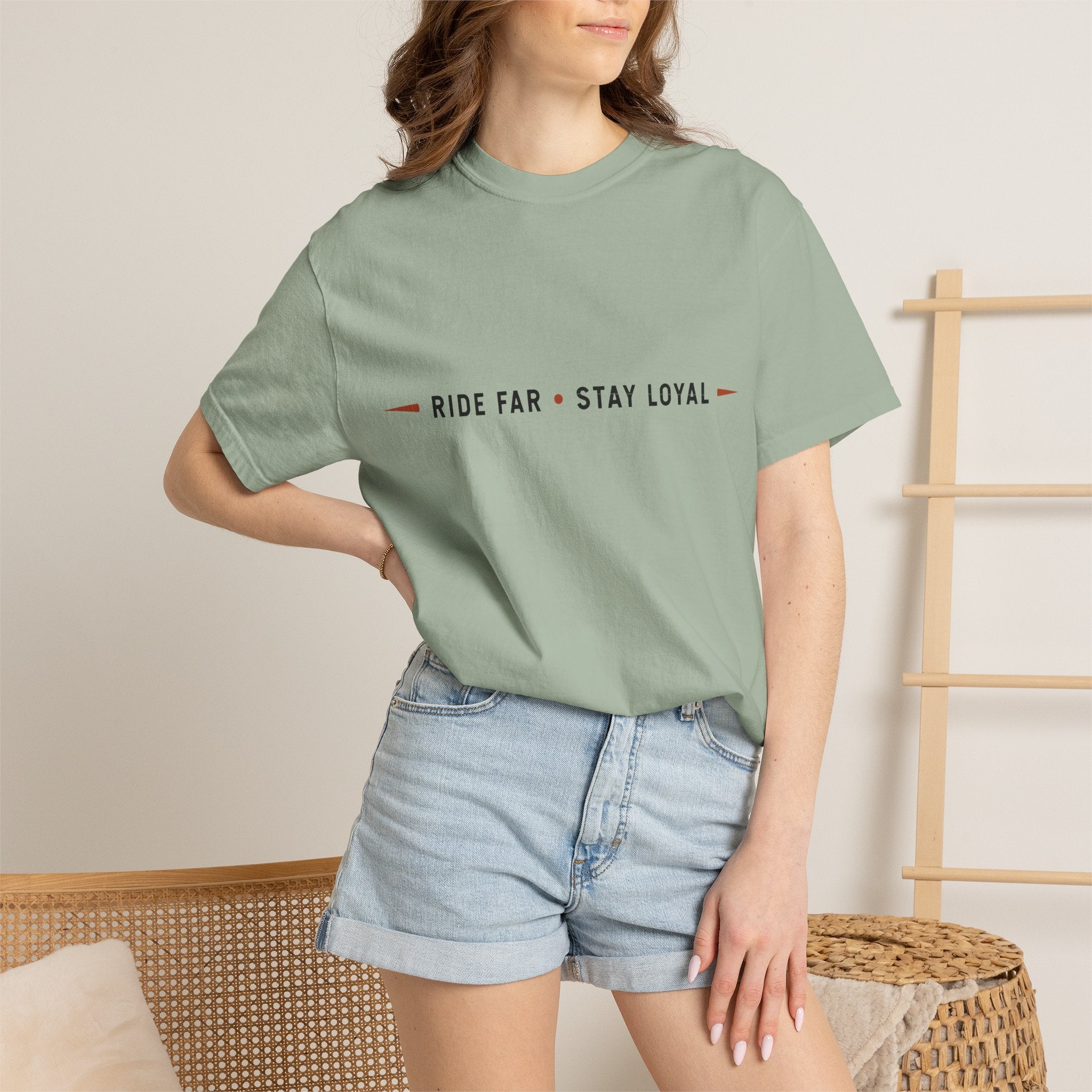 Rouler loin • Rester fidèle T-shirt devise