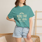 T-shirt « Ride Far Stay Loyal » — T-shirt graphique Montagne Aventure