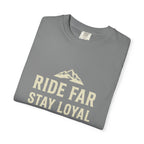 T-shirt « Ride Far Stay Loyal » — T-shirt graphique Montagne Aventure