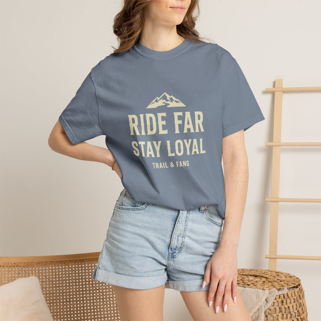 T-shirt « Ride Far Stay Loyal » — T-shirt graphique Montagne Aventure
