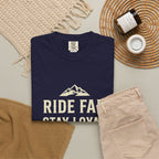 T-shirt « Ride Far Stay Loyal » — T-shirt graphique Montagne Aventure