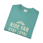 T-shirt « Ride Far Stay Loyal » — T-shirt graphique Montagne Aventure